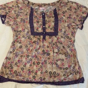 Koi scrub top. Tan/ purple floral print. Size XL